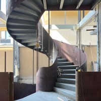 郑州钢结构旋转楼梯加工厂，河南钢板旋转楼梯